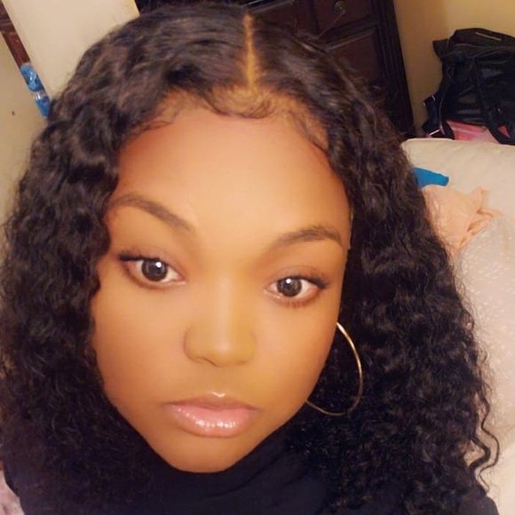 Poshmark profile picture for @gra